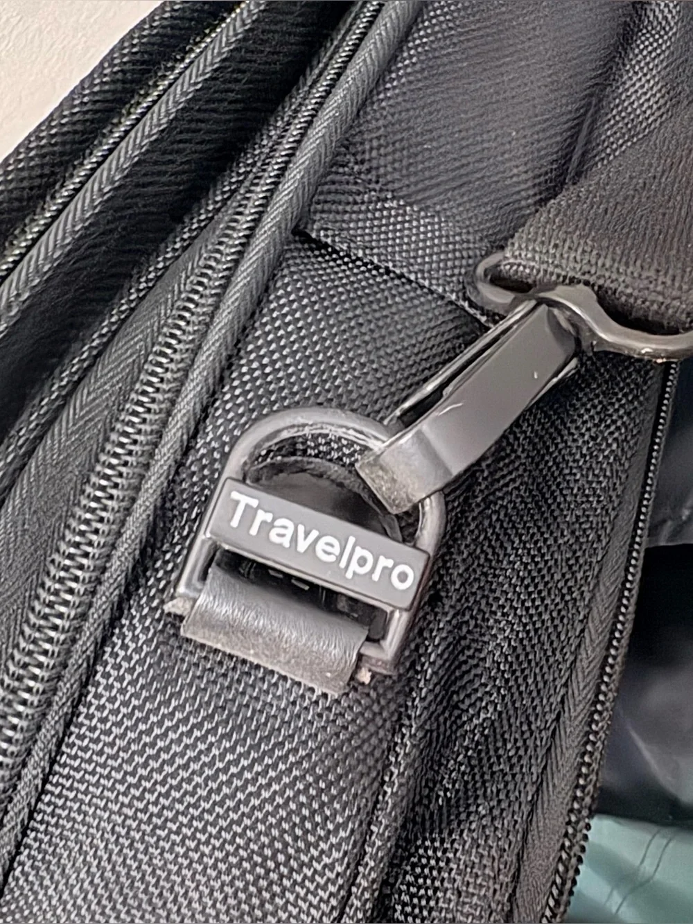 Travelpro Black Expandable Laptop Briefcase Business Travel Shoulder Bag